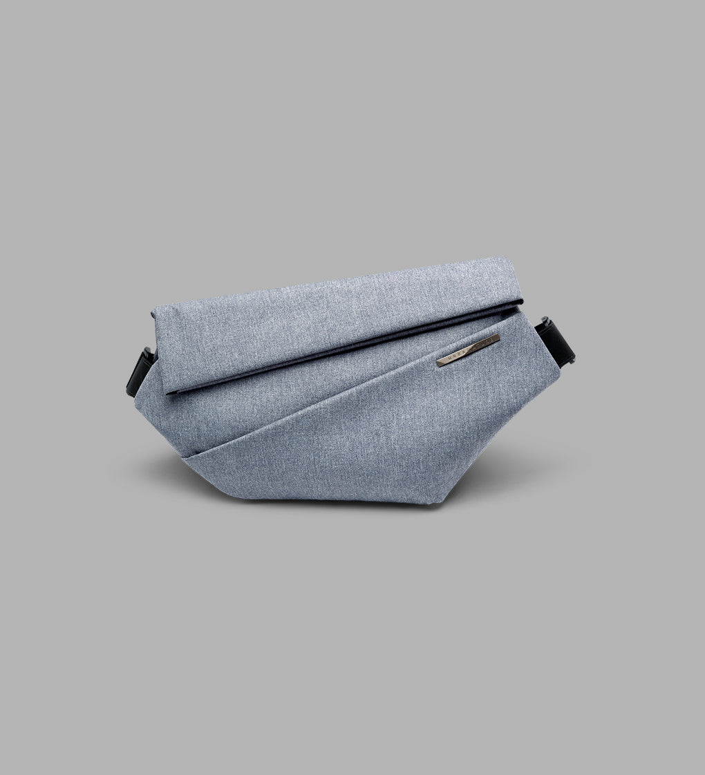 MESSENGER BAG